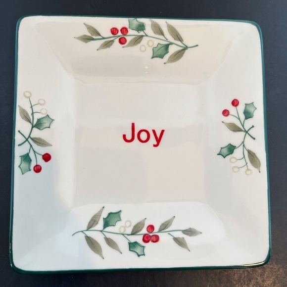 Pfaltzgraff Winterberry Appetizer Plates Set of 3 - Picture 2 of 7